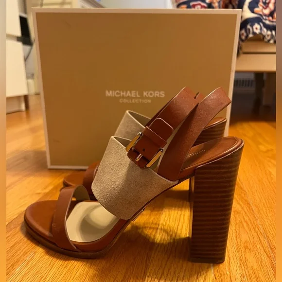 Michael Kors Collection Rigby Suede Sandals size 9 - BRAND NEW NEVER WORN - Picture 5 of 8